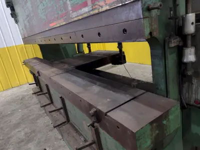 250 TON X 12' ACCURPRESS MODEL #725012 HYDRAULIC PRESS BRAKE: YOBRO #24251