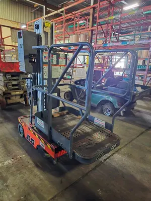 Used _UNKNOWN_ _UNKNOWN_ Vertical Mast Lifts Ohio US | Myron Bowling Auctioneers Inc #1504475