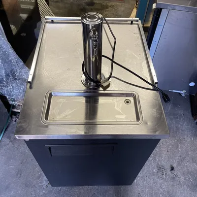 174-0073 True TDD-1-HC 24" Kegerator Self Contained Beer Dispenser