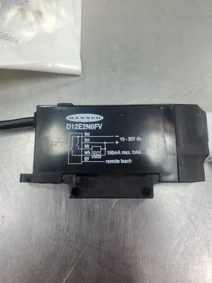 Banner Engineering D12E2N6FV Sensor Module. 5D-32