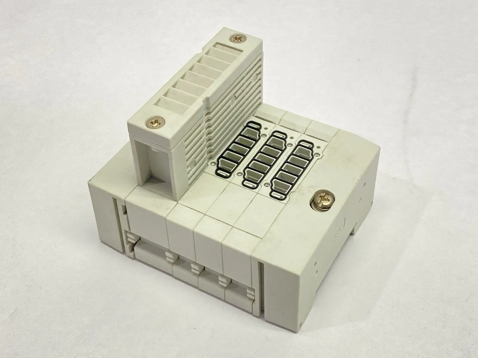 SS5Y3-60-03U-4 | SMC  Pneumatic Manifold Assembly Cassette Body - Used