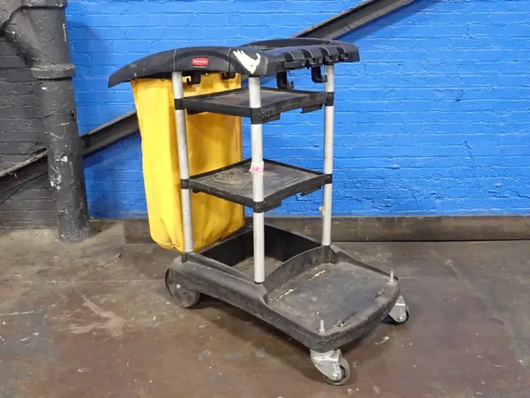Used RUBBERMAID _UNKNOWN_ Miscellaneous MRO Ohio US | HGR 24 #1083890