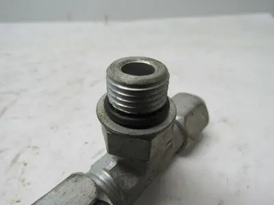 Parker Triple-Lok STX 4 Tee w/ Two Flared ends One male 1/4"-18 Thread Lot of 6