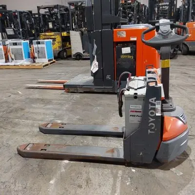 USED 2018 TOYOTA 8HBW23