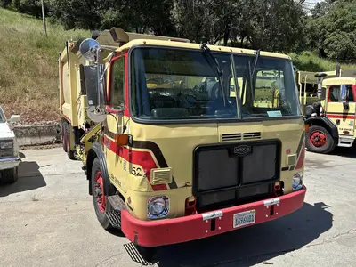 USED 2011 AUTOCAR XPEDITOR