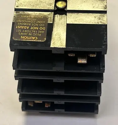 Used SQUARE D FA26015AC Circuit Breakers | Surplus Asset Holdings #1189515