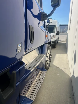 2017 Freightliner Cascadia Evolution "i" Class 125 Deisel Sleeper _UNKNOWN_ Road Tractor | Iron Listing (14)