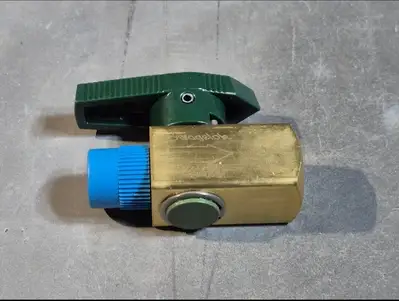 NEW SWAGELOK B-4P4T5