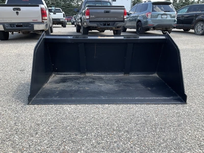 Used TOMAHAWK 66" SNOW/ MULCH BUCKET Skid Steer Buckets Michigan US | Miedema Asset Management Group #1342545