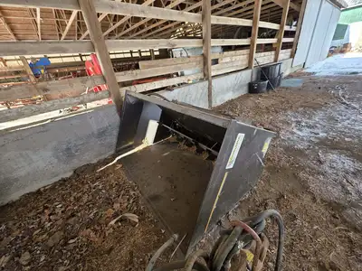 WOODCHUCK SHAVINGS SPREADER Buckets | Iron Listing (9)