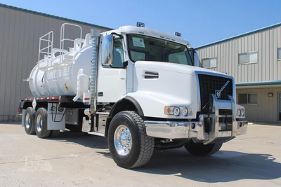 Used 2019 VOLVO VHD64B200 Vacuum Truck Texas US | Roll Off Truck World #1491998