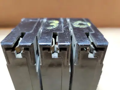 30 Amp 3 Pole 240 Volts Circuit Breaker