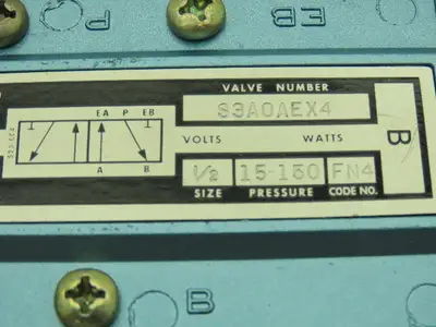 Skinner S3A0AEX4 Pneumatic Directional Control Valve 5-Way 2 Pos 150PSI 1/2" NPT