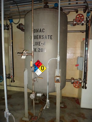 300 Gallon 304 Stainless Vertical Tank
