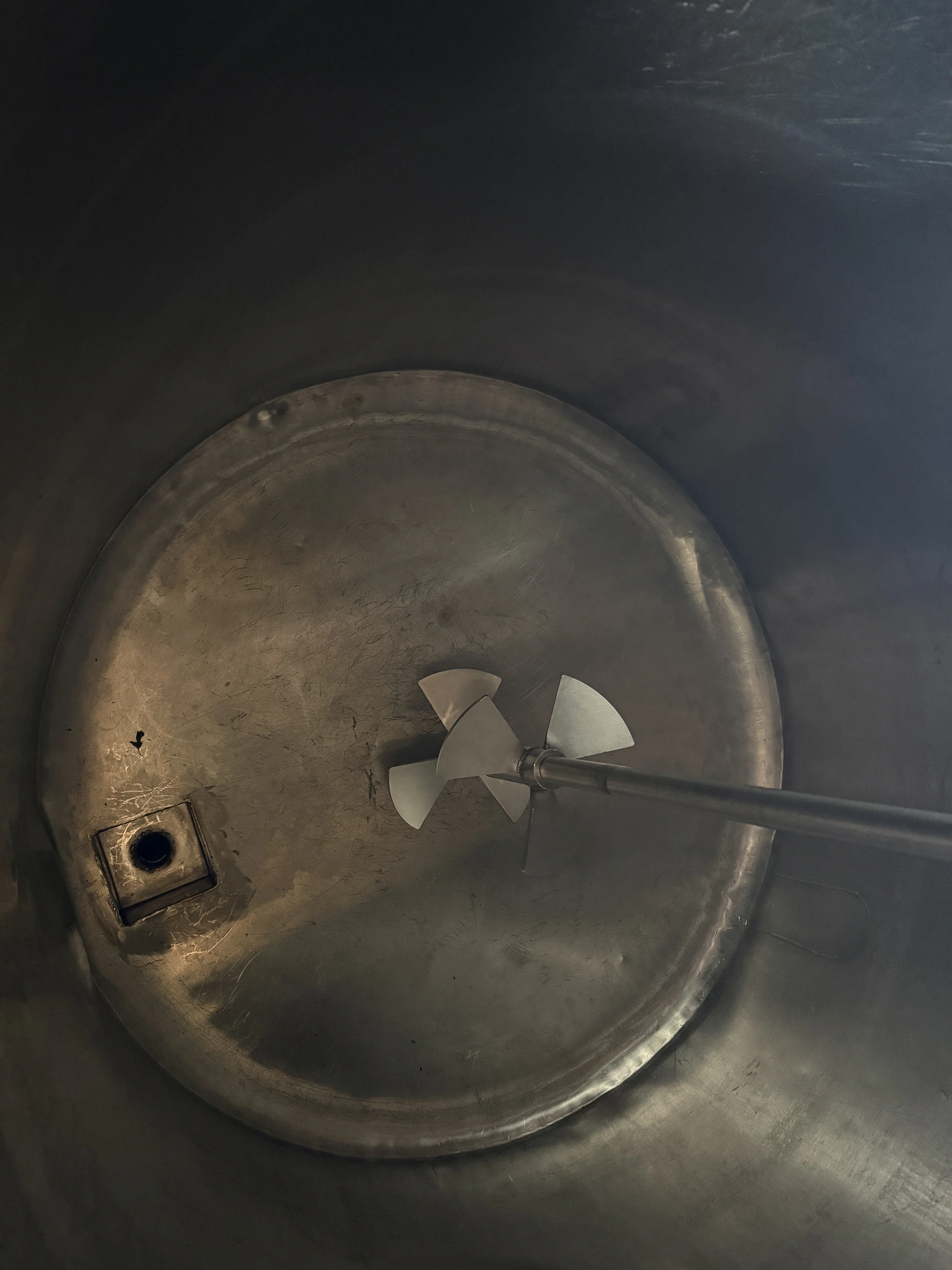 650L S/S Enclosed Mix Tank 0.25 kw