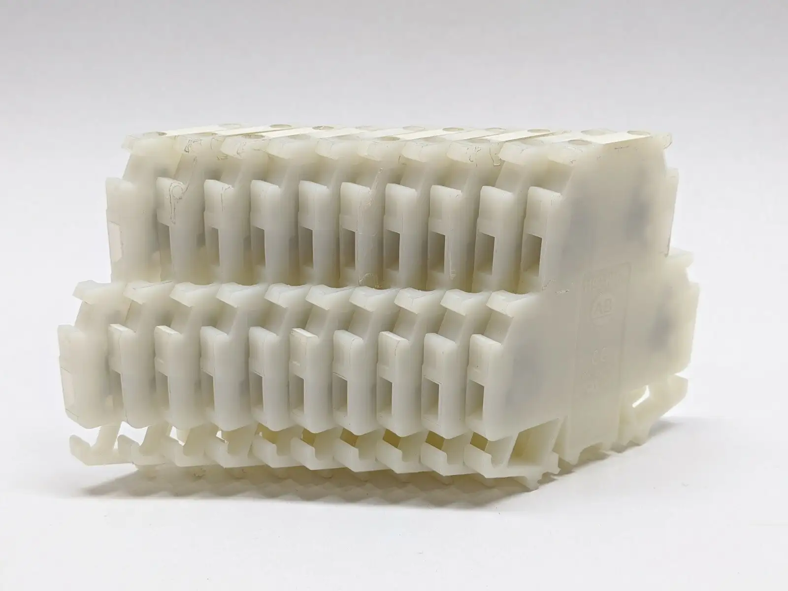 USED ALLEN-BRADLEY WHITE TERMINAL BLOCK 4 WIRE CONNECTION