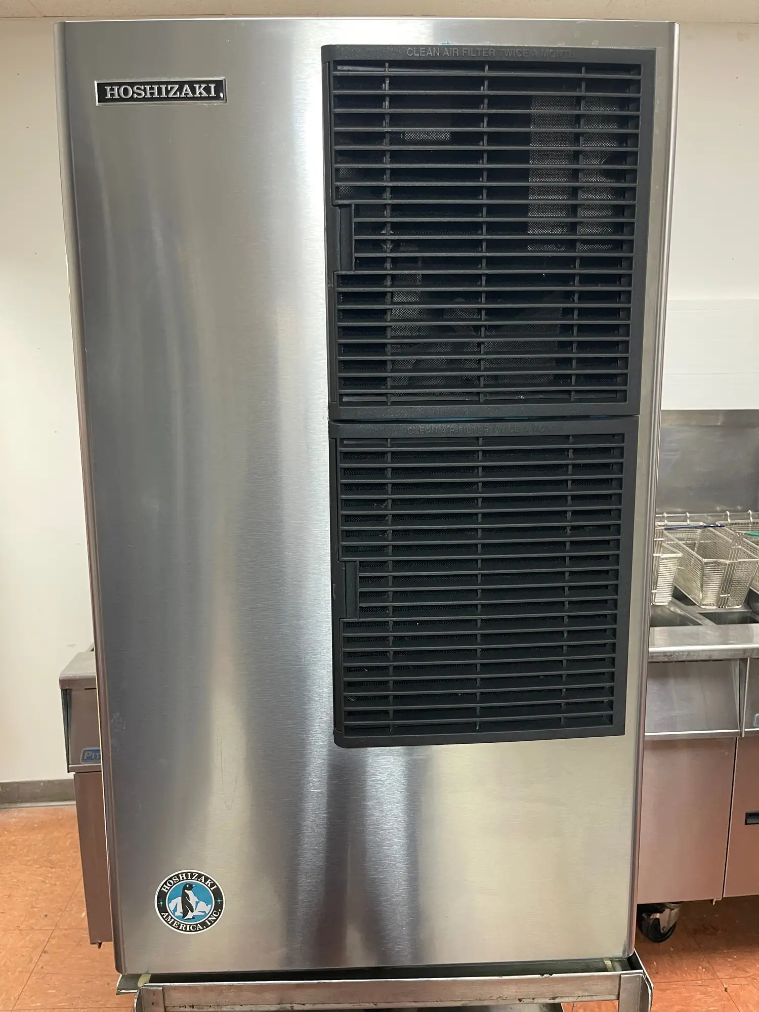 Used Hoshizaki Used Hoshizaki KM-650MAH Crescent Ice Machine 520lb/24hr Air Cooled 208-230v - FG5 Ice Machines Illinois US | Falcon Restaurant Supply #1374722
