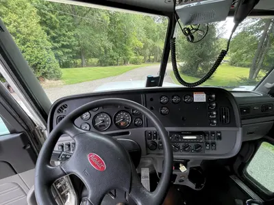 USED 2010 PETERBILT 367 FLAT TOP W/36” SLEEPER