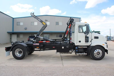 New | in-Stock 2025 MACK MD6 Hooklifts & Roll-Offs Texas US | Roll Off Truck World #1491879