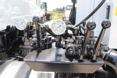 Used 2019 VOLVO VHD64B200 Septic/Sewer/Vacuum Trucks Texas US | Roll Off Truck World #1492002