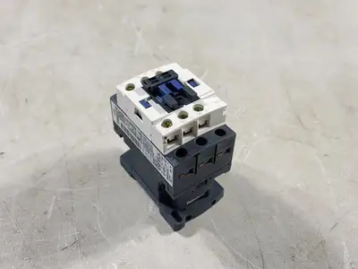 32 Amp, 3 Pole, 2 NO + 2 NC, 115 VAC Coil Contactor C05F7