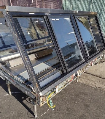 101-0080 Hussmann 16’ Slant Glass Deli Cases
