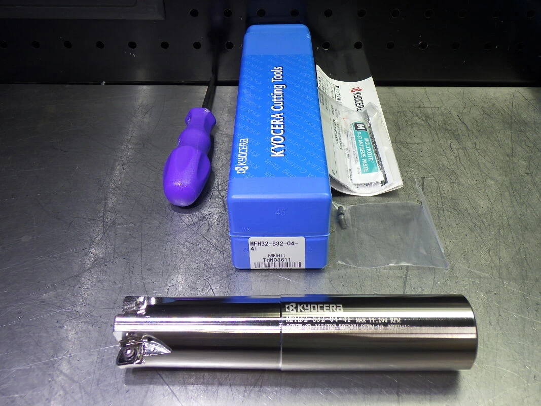 Kyocera 21mm 4 Flute Coolant Thru Endmill 32mm Shank MFH32-S32-04-4T (LOC3503B)
