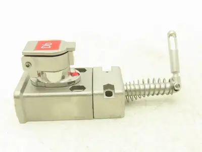 Allen Bradley 440T-MSALE10DB Guardmaster Trapped Key Interlock Switch With Key