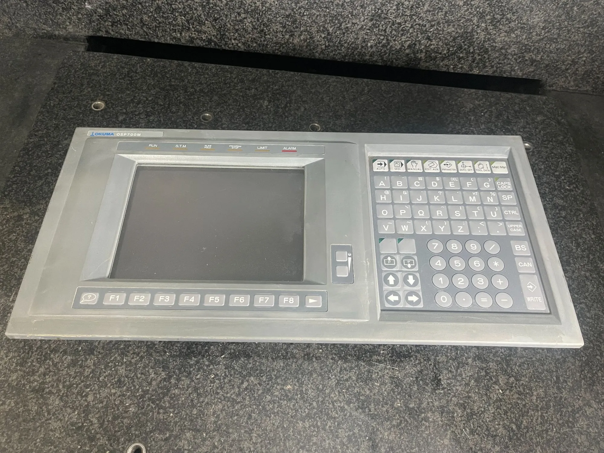 USED OKUMA OPUS700M