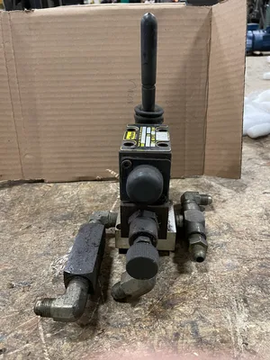 Parker D1VL1DN-72 Hydraulic Control Valve w/ FM2DDKN-50 500/5000PSI