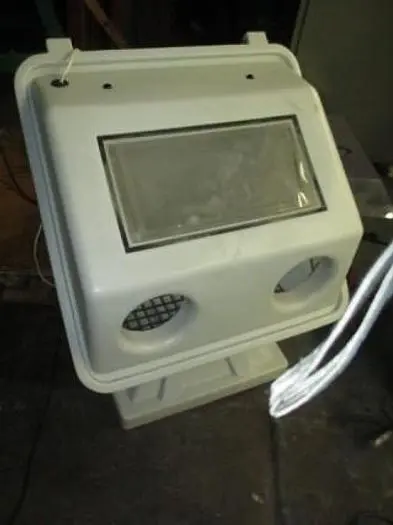 7339-400 Plastic Self-Contained Bench Model Work Enclosure