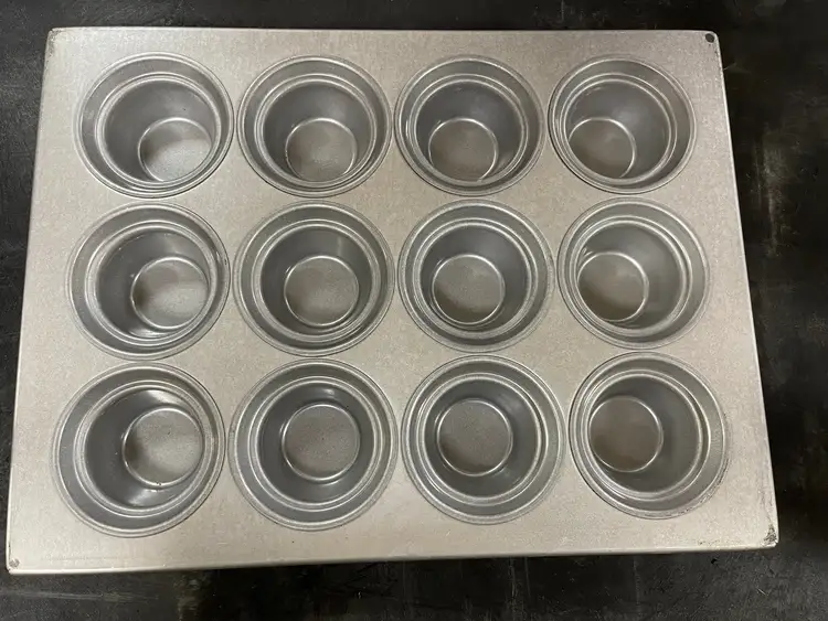 Used Chicago Metallic Used Chicago Metallic 43025 Large Crown Muffin Pan, Makes (12) 3 3/5" Muffins - SU Pans Illinois US | Falcon Restaurant Supply #1374900