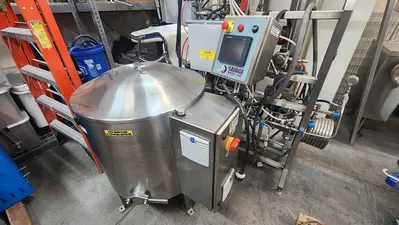 USED SAVAGE BROTHERS 450-LB PANNER TANK & PUMP.