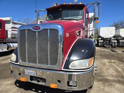 USED 2013 PETERBILT 384