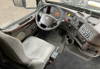 USED 2014 VOLVO VNL 6X4