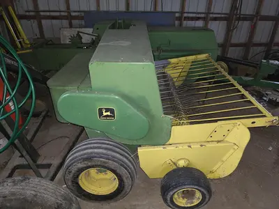 USED 1987 JOHN DEERE 337