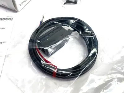USED KEYENCE AMPLIFIER UNIT, PNP, FOR DIGITAL ULTRASONIC SENSOR