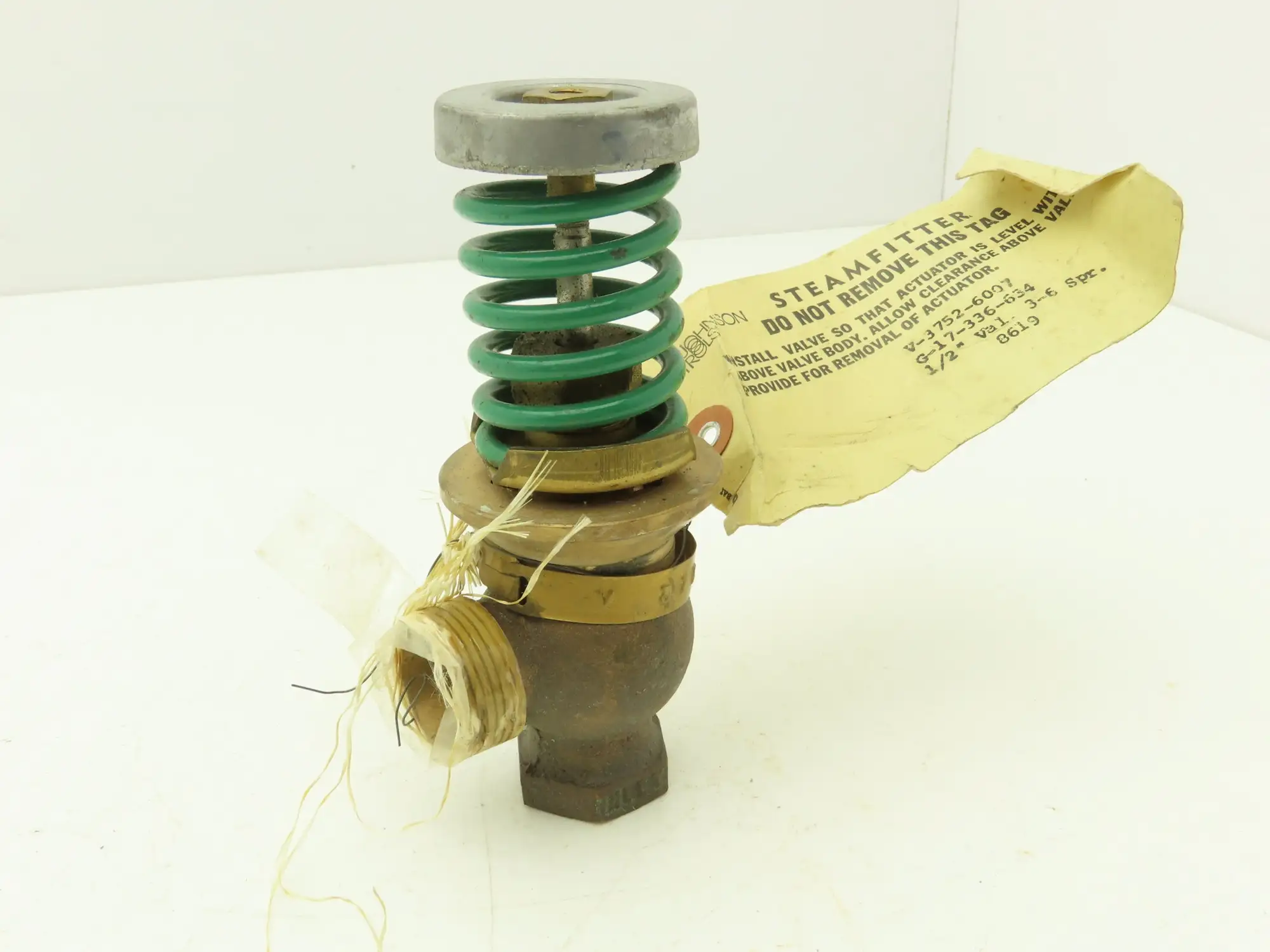 Johnson Controls V-3752-6007 1/2" Steam Union Angle Valve 3-6 PSI