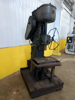 24" DEFIANCE MACHINE WORKS MODEL 200 SINGLE SPINDLE DRILL: STOCK #13426