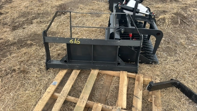 Mini Skid Steer Pallet Fork Frame	Landhonor	2025	Unused	MPF-11-2000G
