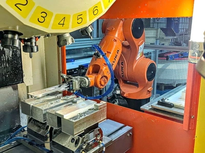 2005 FANUC ROBODRILL ALPHA T21IFSA Drilling & Tapping Centers | CNCsurplus (3)