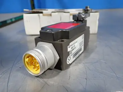 USED EUCHNER NZ1HS3131E8C 400147