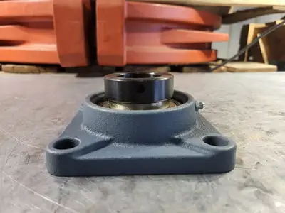 NEW NATIONAL BEARING UCF208-24