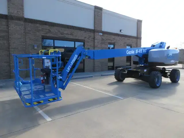 USED 2015 Genie S-45
