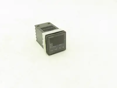 Keyence TF4-10 Temperature Controller 120/240VAC 1Ph In
