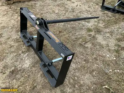New Tomahawk bale spear skid steer attachment, 45” main spear, 1800lb capacity, skid steer quick...
