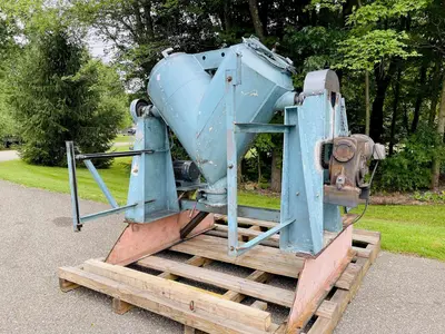 USED PATTERSON-KELLEY "V" BLENDER - TWIN SHELL DRY BLENDER