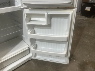 USED HOTPOINT FREEZER ON TOP