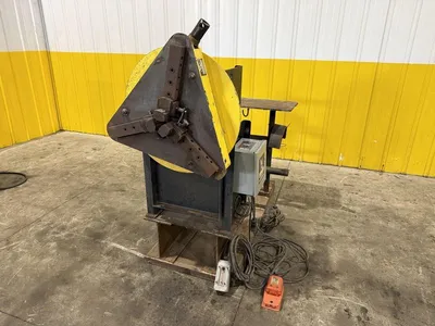 1,250 LB STINGER MODEL #P-1250 PIPE WELDING POSITIONER WITH 30" GRIPPER CHUCK: YOBRO #25216
