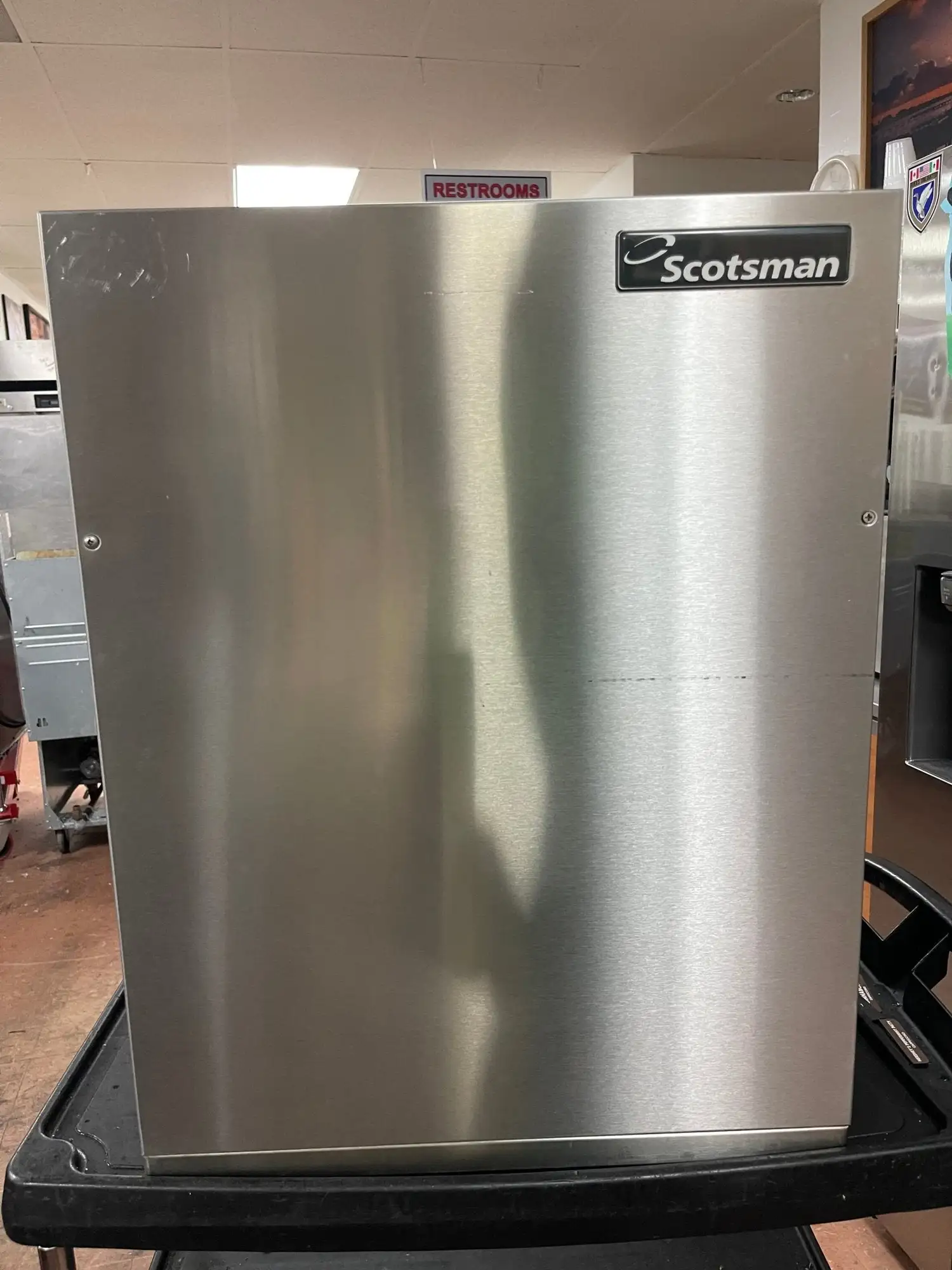Used Scotsman Used 22" Scotsman FME804RLS Remote Condenser Nugget Ice Machine Maker Head 115V - Shed Ice Machines Illinois US | Falcon Restaurant Supply #1375138